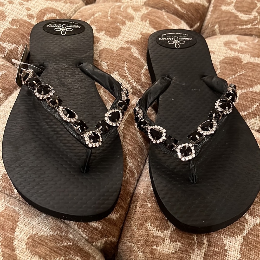 NEW Women’s rhinestone flip flops - Picture 2 of 3